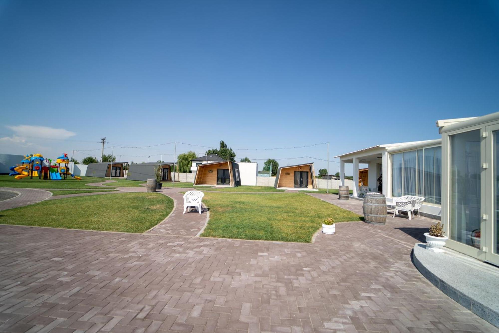 Chalet Kift Garden Events *